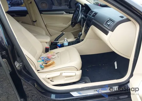 2017 Volkswagen Passat 1.8T R-Line z USA, uszkodzony, nr VIN 1VWDT7A39HC055094